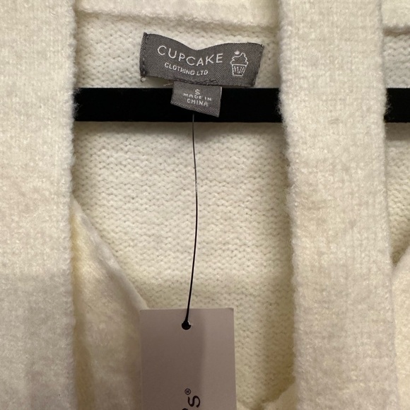 NWT Cupcakes Cozy White Sweater w/ Wrap Belt Small - Picture 3 of 5